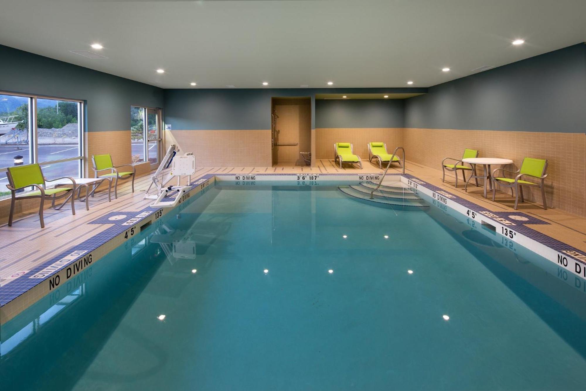 Holiday Inn Express & Suites Terrace By Ihg Ngoại thất bức ảnh